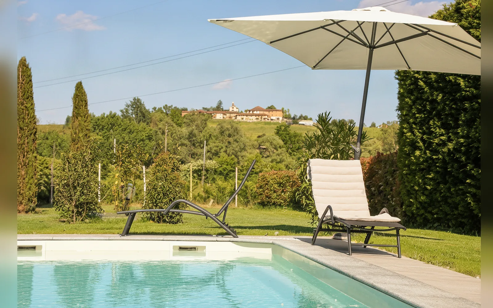 Esterni di Tenuta Beatrice, Castell'Alfero (Piemonte) (foto 6)
